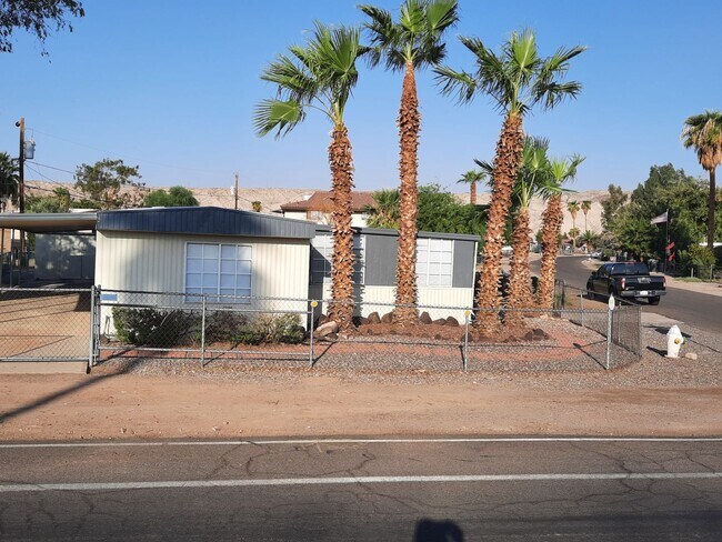 Building Photo - 1st Month Free!! 2 Bedroom/2Bath Mobile home with Arizona Room and Fully Fenced Yard.