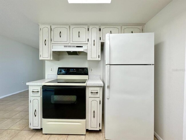 Building Photo - 2625 Narcissus Dr