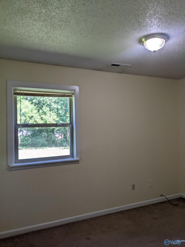 Building Photo - 14021 SW Wyandotte Dr