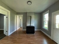 Building Photo - 462 Wood St