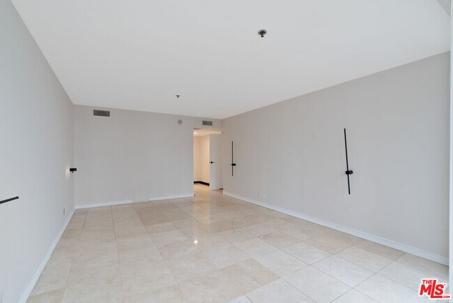 Building Photo - 10660 Wilshire Blvd