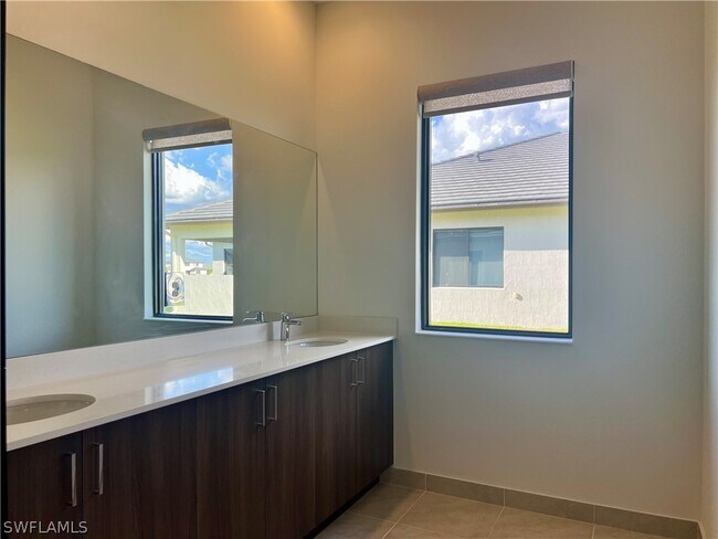 Building Photo - 5114 Panella Ave