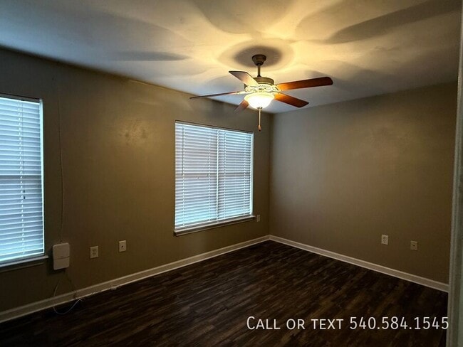 Building Photo - 160 Gretchen Ct