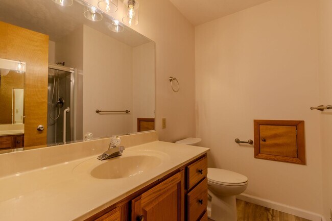 Building Photo - Bright, Beautiful, and Effortlessly Move-In Ready