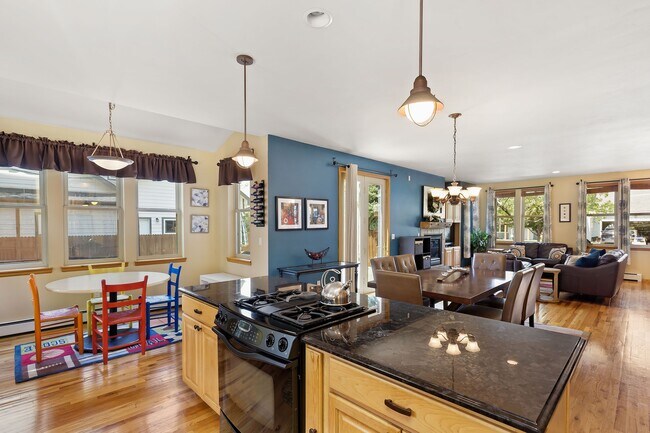 Building Photo - 408 Meadow Ct