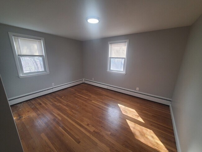 Building Photo - 433 B Sea St