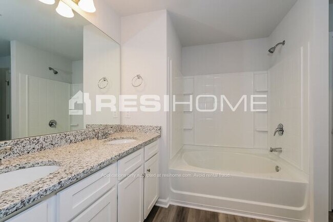 Building Photo - 145 Wellbrook Ct NE