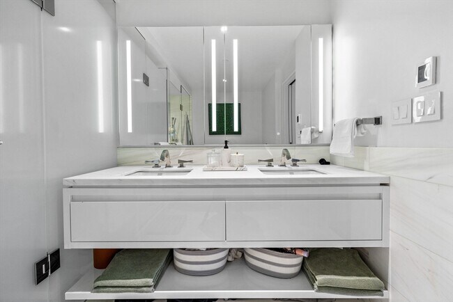 Building Photo - 150 Seaport Blvd