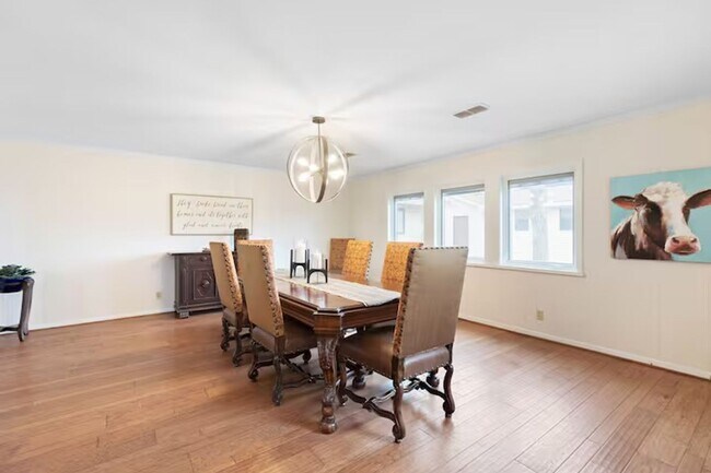 Building Photo - 3 Bed, 3 Bath Home with Expansive Kitchen, Two Living Areas & Private Suite
