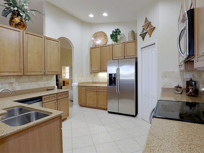 Building Photo - Moody River~  Furnished Coach Home