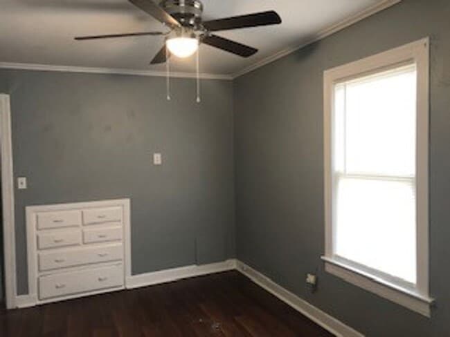 Building Photo - TWO BEDROOM/ONE BATH HOME