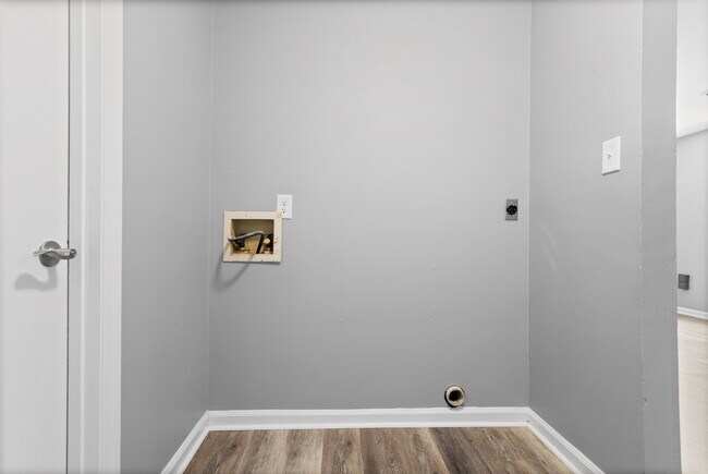 Building Photo - 2600 Mallard Ct