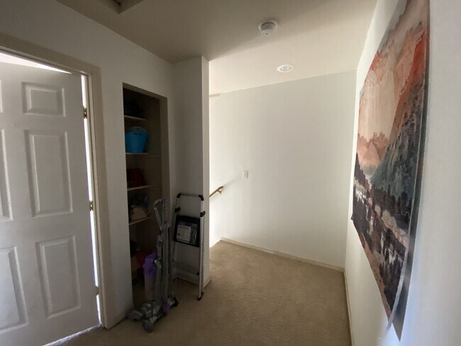 Building Photo - 857 N Garfield St