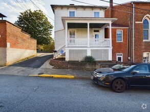 Building Photo - 4 Bedroom house in Downtown Staunton!!!