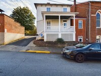 Building Photo - 4 Bedroom house in Downtown Staunton!!!