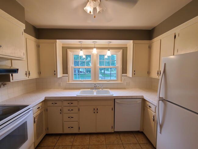 Building Photo - 1103 1st St NW