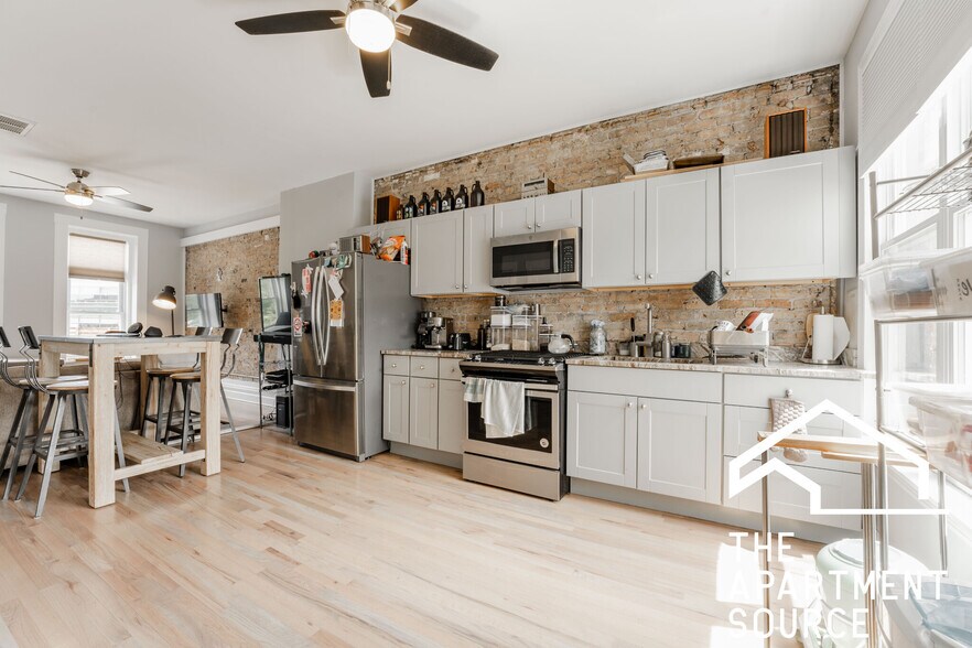 Building Photo - 731 W Ohio St