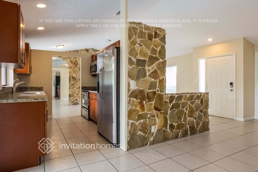 Building Photo - 413 SW 75th Ave