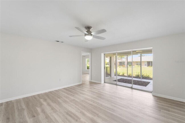 Building Photo - 5689 Evergreen Dr