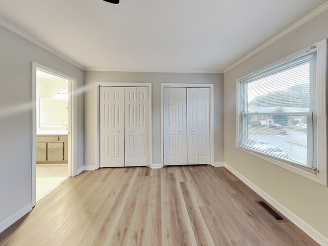 Building Photo - 325 Towergate Pl