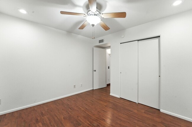 Building Photo - Inviting 3-bedroom, 2-bathroom home in the...