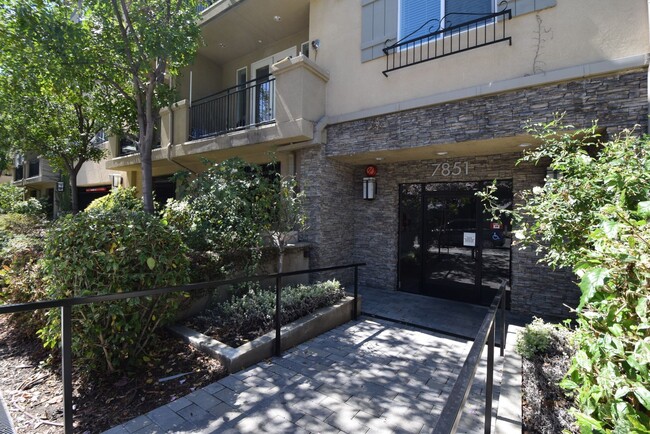 Building Photo - 7851 Ventura Canyon Ave