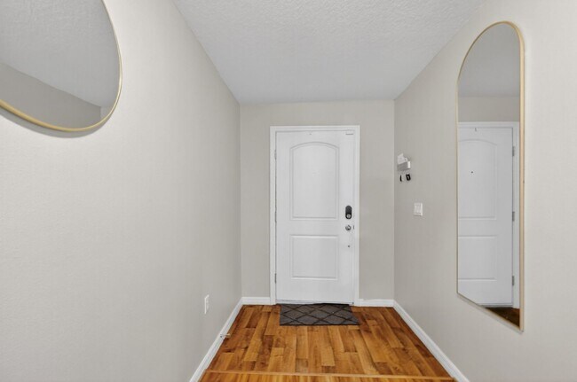 Building Photo - Available June 15th! 3BR Home in Tavares with Huge Backyard