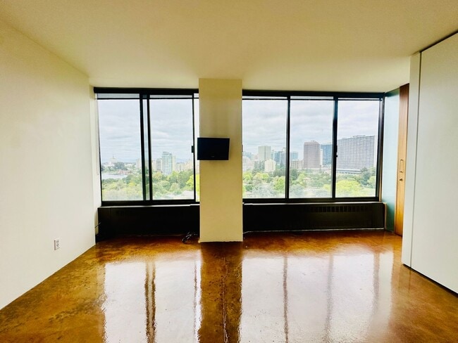 Building Photo - Luxury 12th Floor Corner 1bd/2bath w/ Incr...