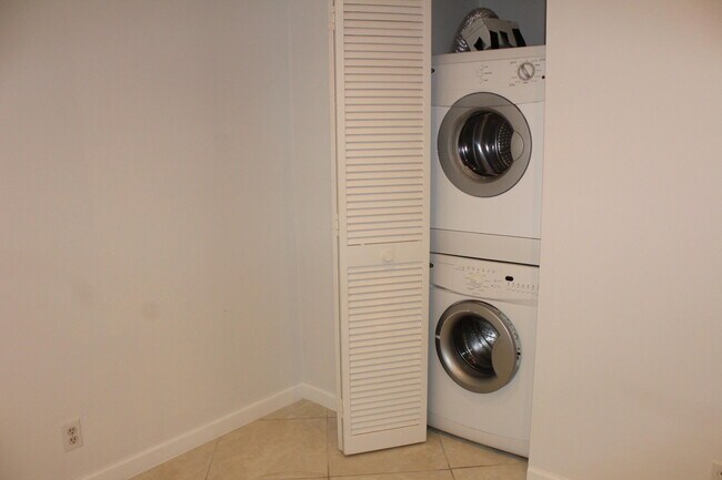 Building Photo - 6372 La Costa Dr