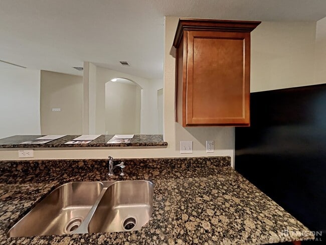 Building Photo - 425 Palomino Stand Dr