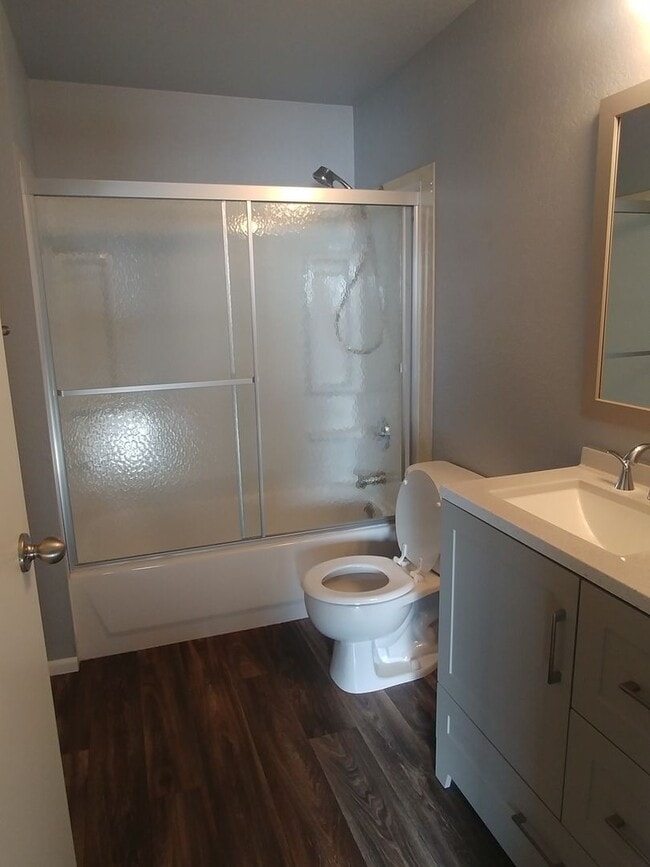 Building Photo - Freshly remodeled Townhouse Style Apartment with Private Yard