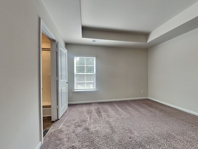 Building Photo - Burnside Farms! Fenced in Backyard! Near U...