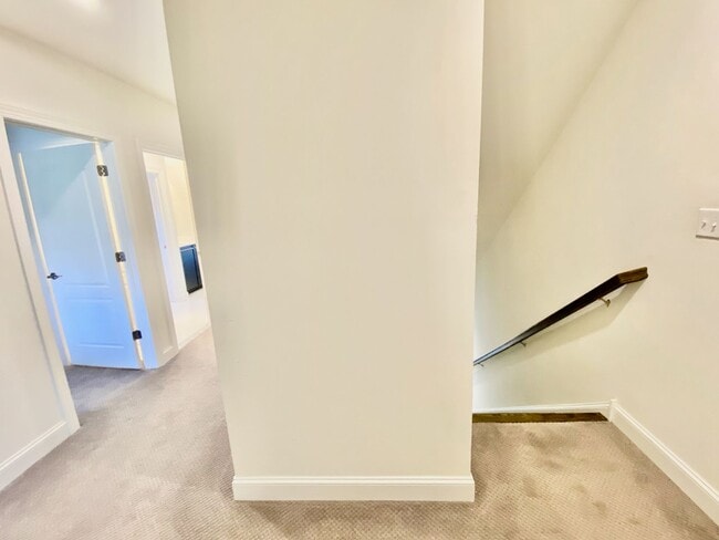 Building Photo - SIENA Place/PACKER PARK CORNER 4 Bedroom/2...