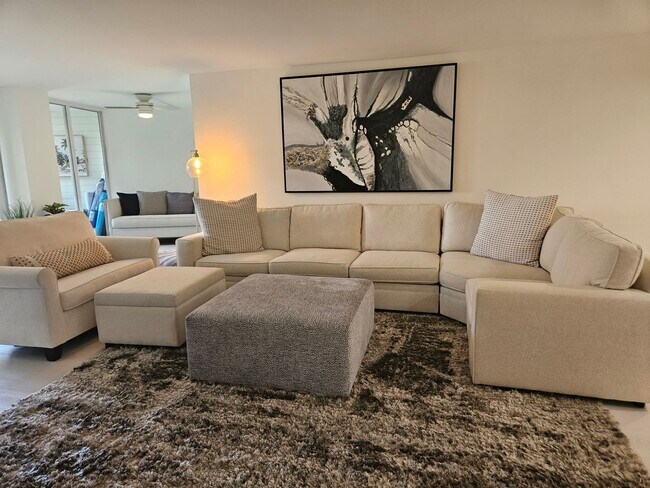 Building Photo - MODERN  SEASONAL VACATION CONDO