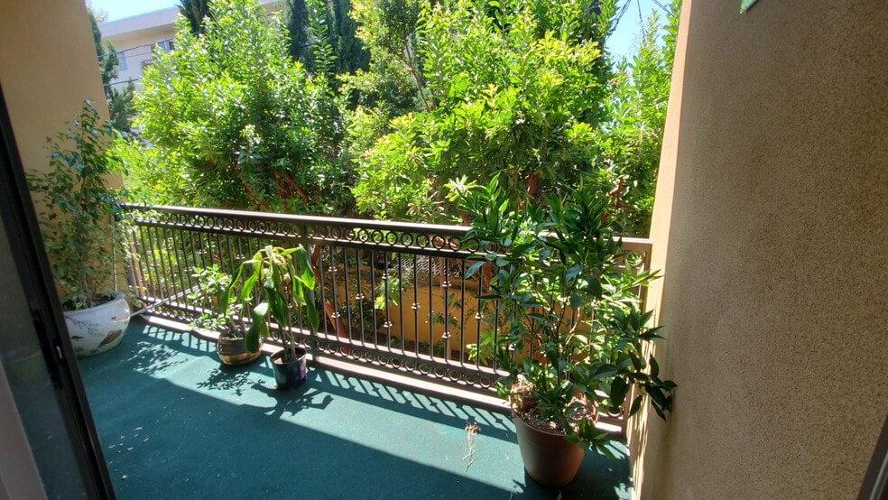 Balcony - 1135 S Shenandoah St