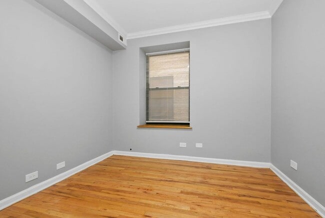 Building Photo - Duplex Two Bedroom Unit Available in South Shore