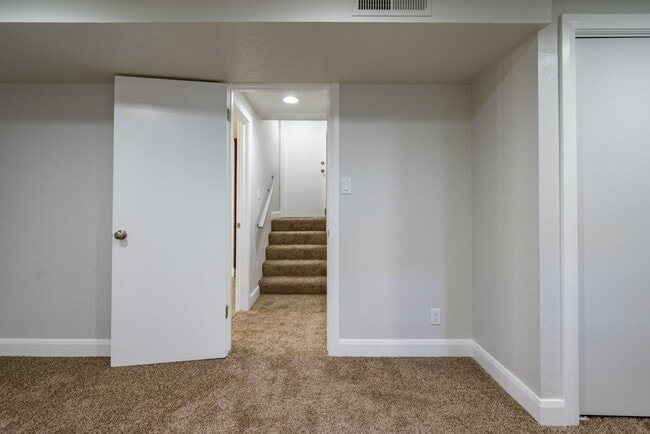 Building Photo - Fully Remodeled Townhome in the Heart of D...