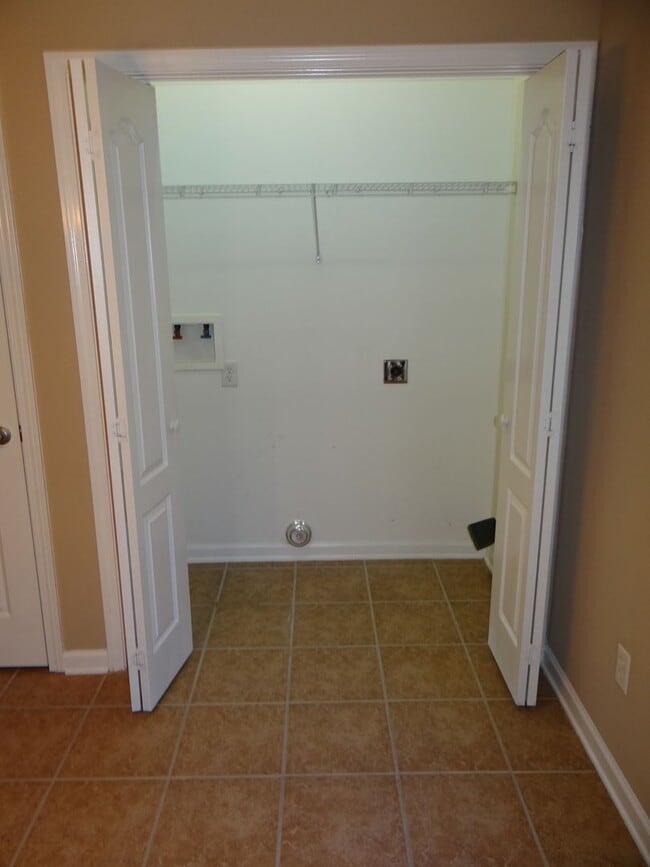 Building Photo - 257 Oxmoor Pl