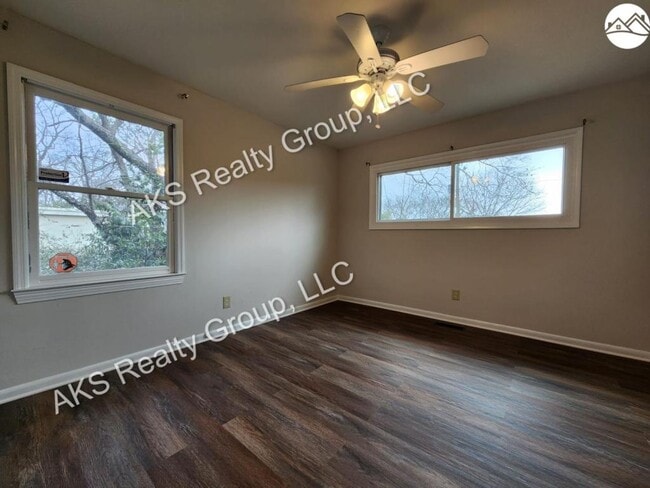 Building Photo - 1613 Stonewall Dr