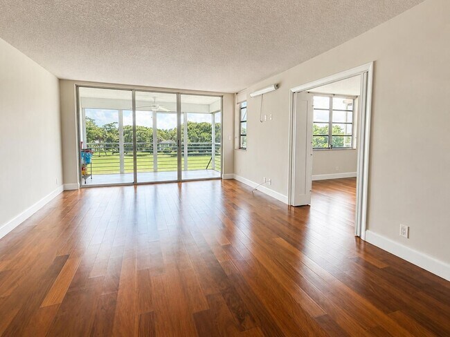 Building Photo - 4030 W Palm Aire Dr