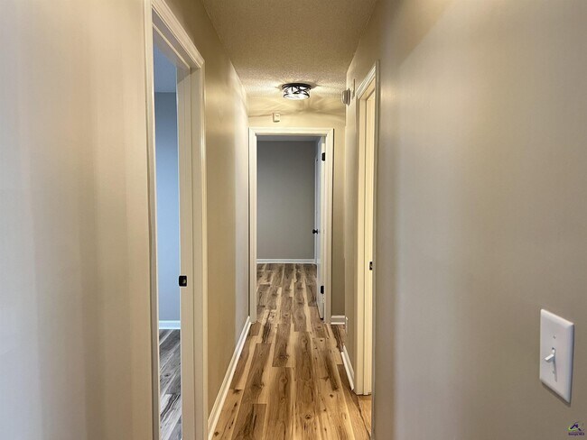 Building Photo - 221 Jefferson Cir