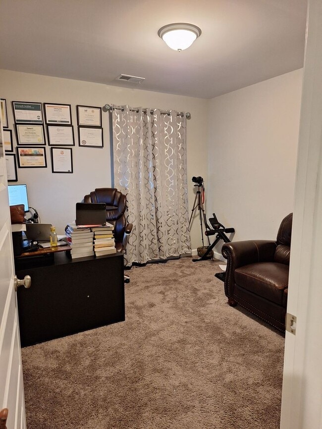 Building Photo - Beautiful Five Bedroom Home Located in Northeast Columbia!