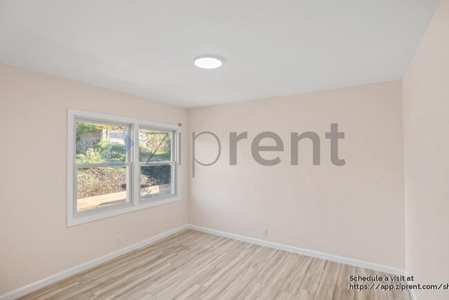 Building Photo - 682 Kern St