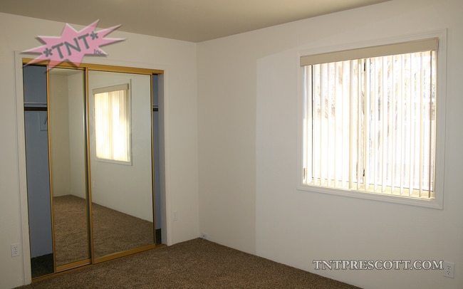 Building Photo - 4601 N Carla Vista Dr