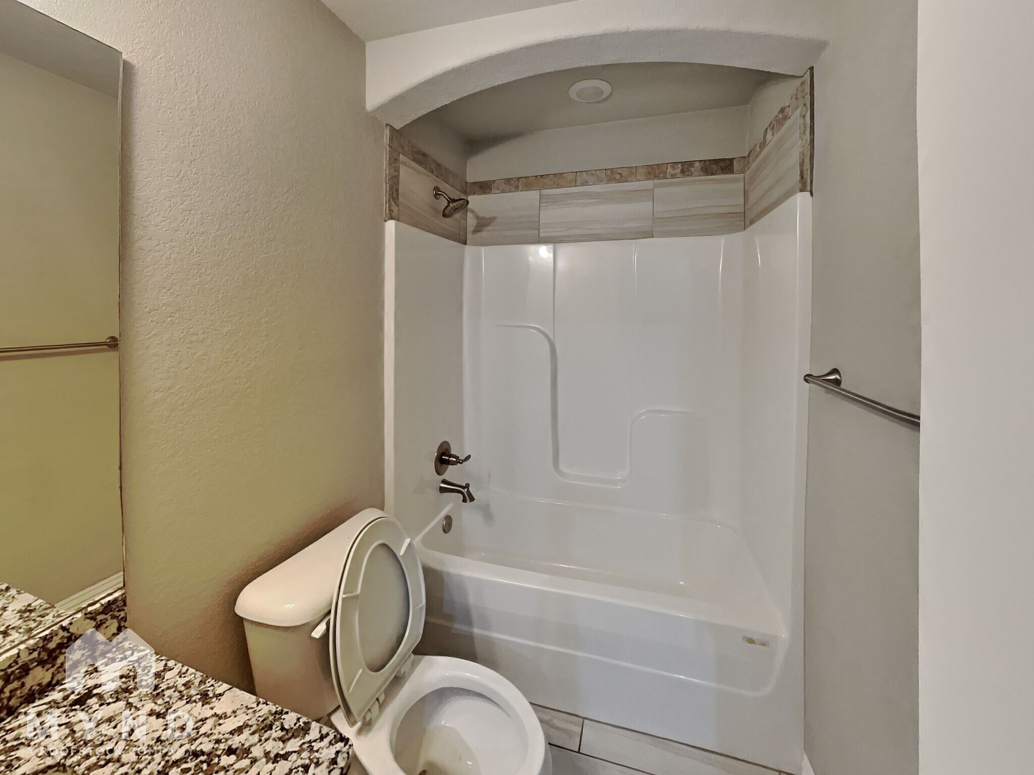 Building Photo - 941 Lakeview Dr