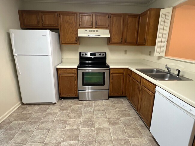 Building Photo - 2 Bedroom Townhouse