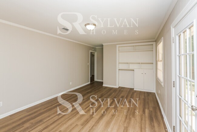 Building Photo - Feel welcome in this well-maintained 3BR 2BA