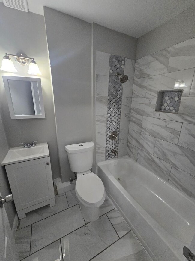 Building Photo - 402 N Curley St