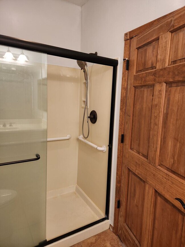 Building Photo - Furnished Bison Cove - 2 bed / 2 bath - Furnished Unit