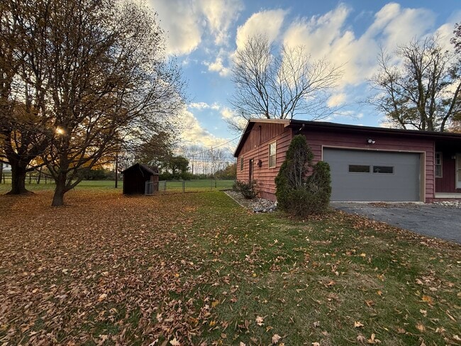 Building Photo - 18 Circle Dr